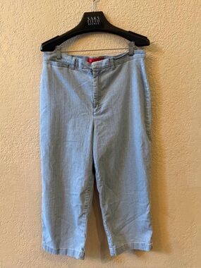 Gloria Vanderbilt Denim Jean Capri
Cropped Light Women's Size 12 Vintage